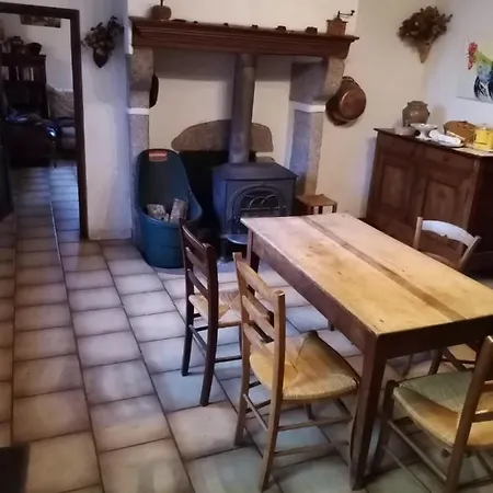 Les Ronzieres Semesterbostad