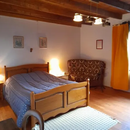 Les Ronzieres Semesterbostad